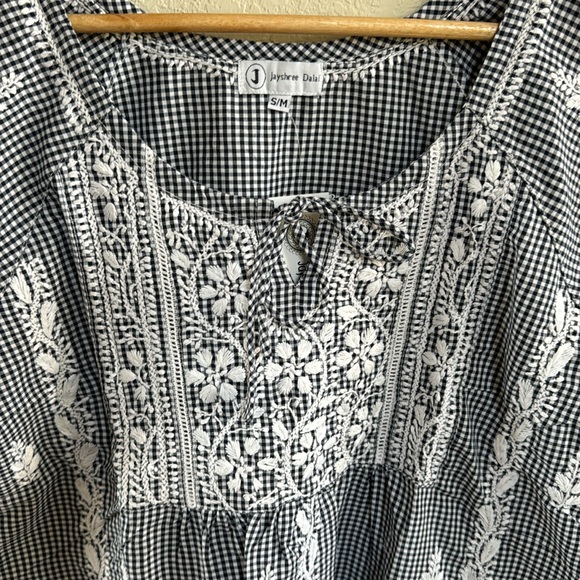 NWT Black and White Gingham Embroidered Top - Picture 4 of 6